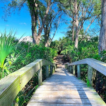Anna Maria Island Runaway Tropical Dream-One Minute Walk To The Beach-Heated Pool ブレイデントン・ビーチ エクステリア 写真