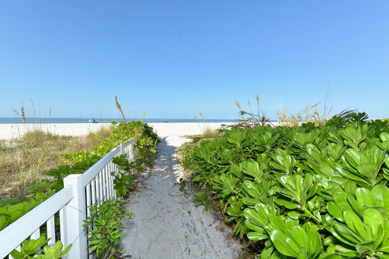 Anna Maria Island Runaway Tropical Dream-One Minute Walk To The Beach-Heated Pool ブレイデントン・ビーチ エクステリア 写真