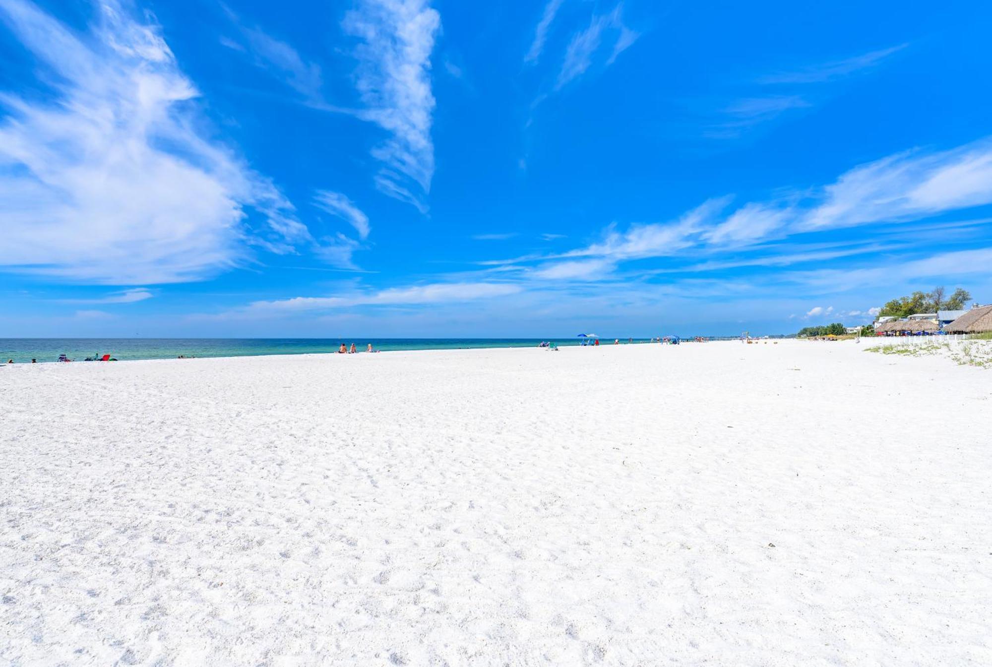 Anna Maria Island Runaway Tropical Dream-One Minute Walk To The Beach-Heated Pool ブレイデントン・ビーチ エクステリア 写真