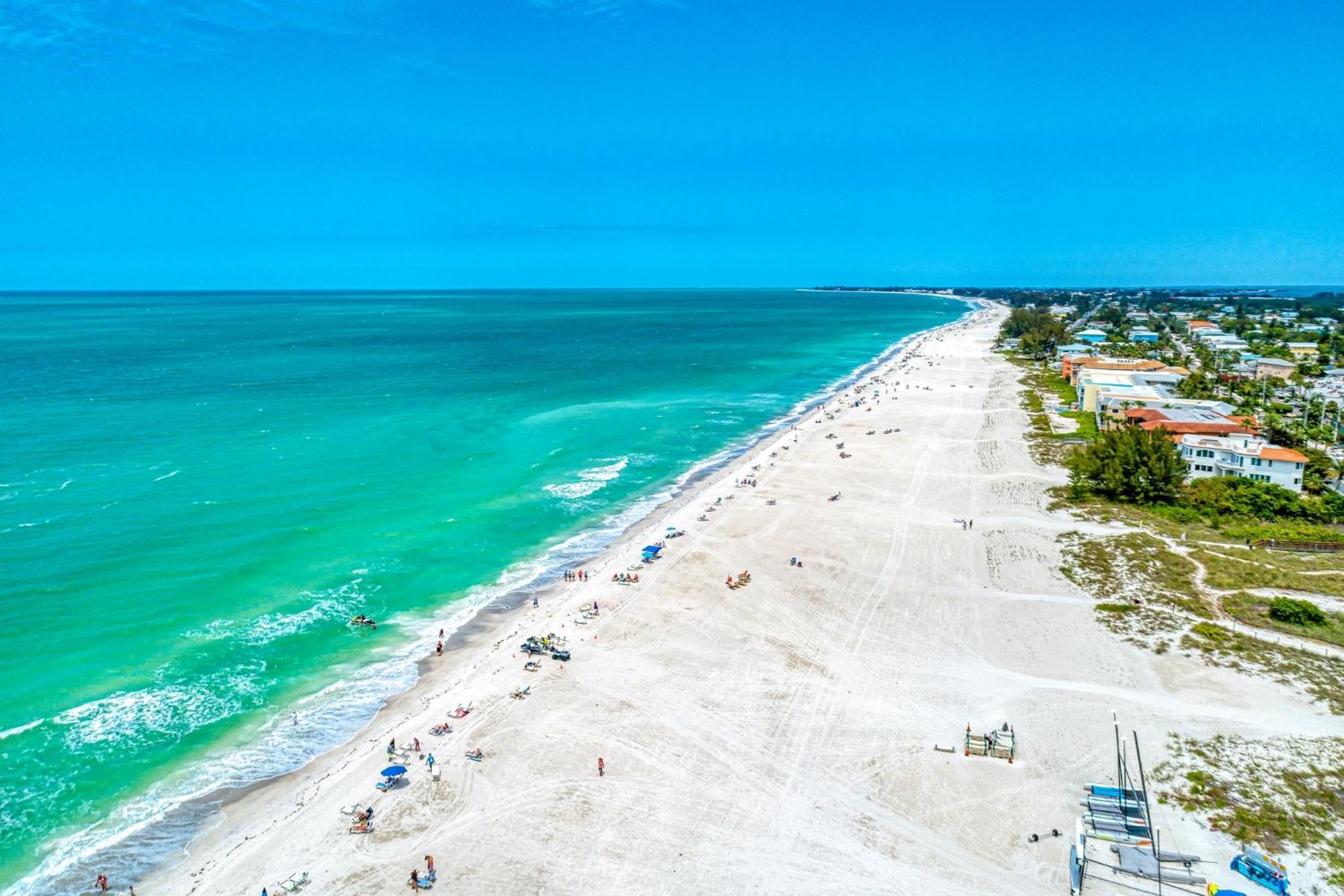 Anna Maria Island Runaway Tropical Dream-One Minute Walk To The Beach-Heated Pool ブレイデントン・ビーチ エクステリア 写真