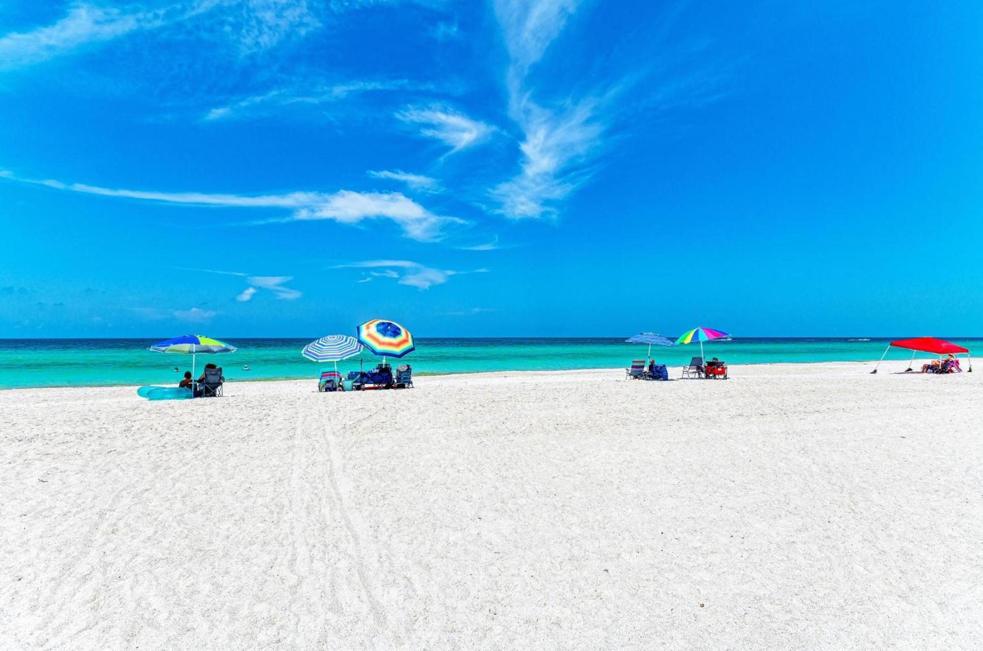Anna Maria Island Runaway Tropical Dream-One Minute Walk To The Beach-Heated Pool ブレイデントン・ビーチ エクステリア 写真