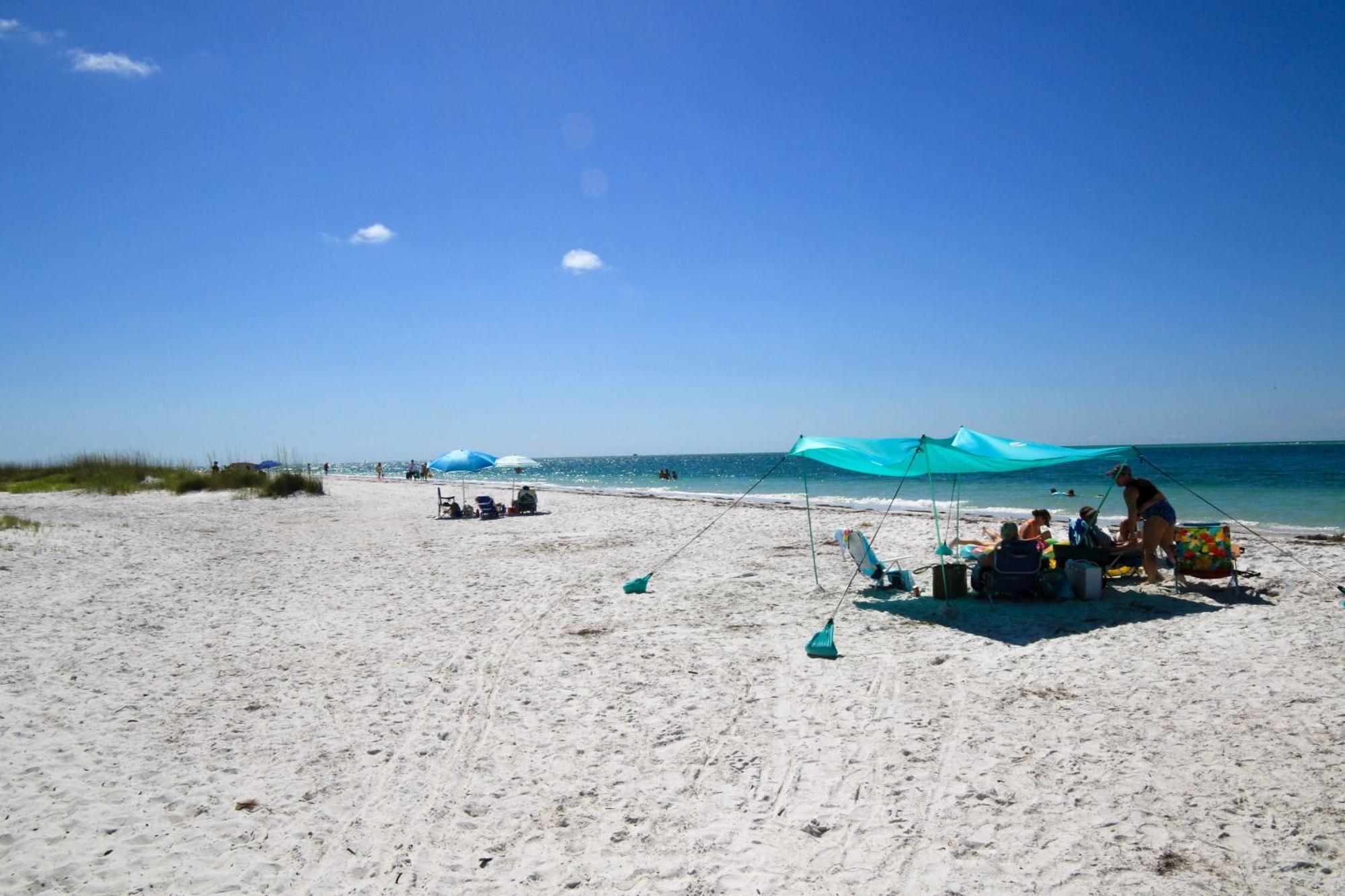 Anna Maria Island Runaway Tropical Dream-One Minute Walk To The Beach-Heated Pool ブレイデントン・ビーチ エクステリア 写真