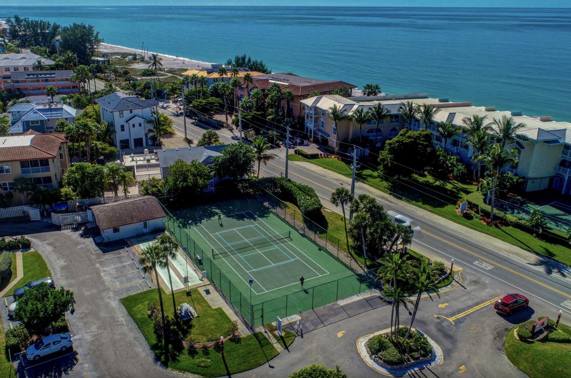 Anna Maria Island Runaway Tropical Dream-One Minute Walk To The Beach-Heated Pool ブレイデントン・ビーチ エクステリア 写真