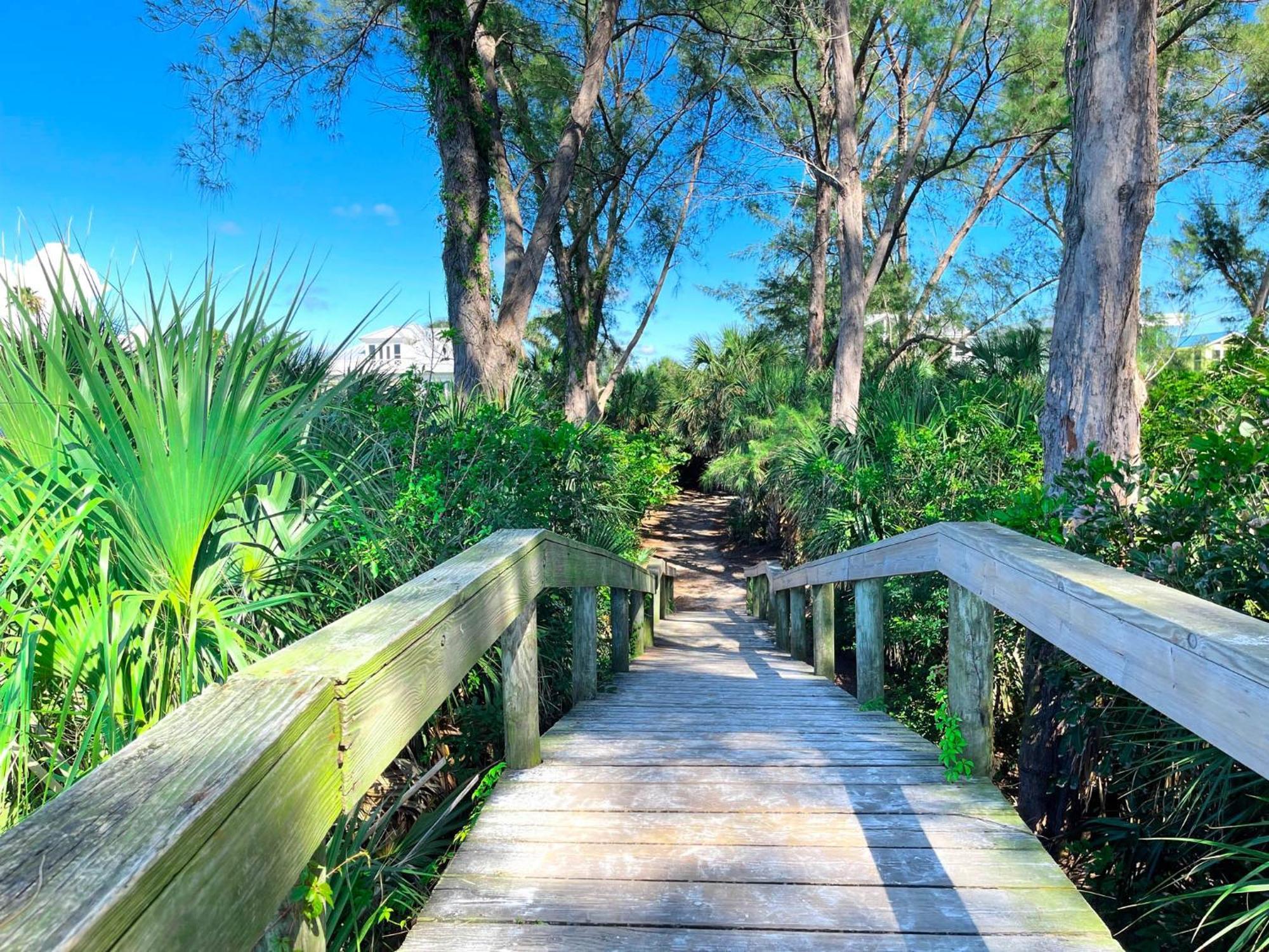 Anna Maria Island Runaway Tropical Dream-One Minute Walk To The Beach-Heated Pool ブレイデントン・ビーチ エクステリア 写真