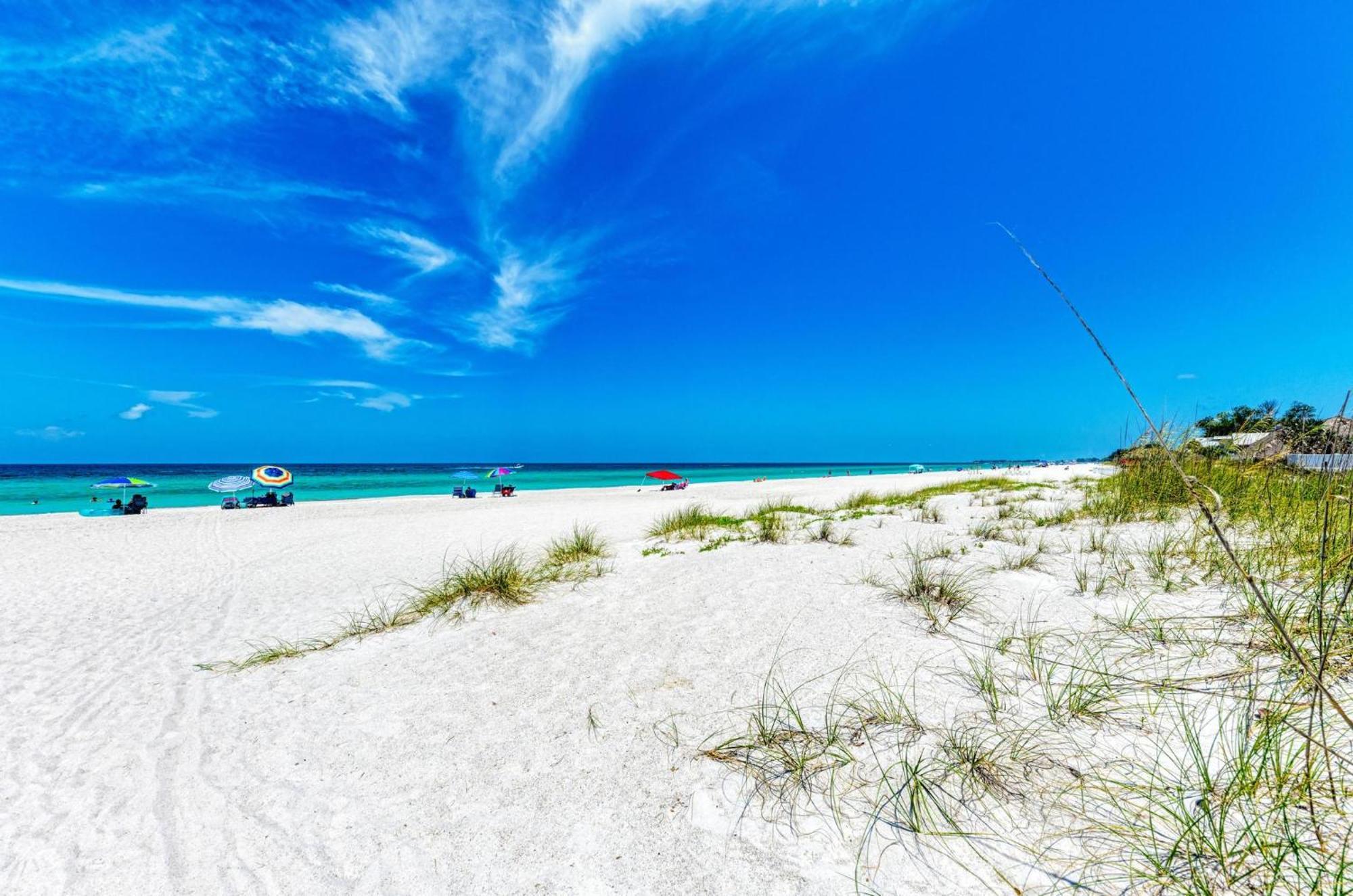 Anna Maria Island Runaway Tropical Dream-One Minute Walk To The Beach-Heated Pool ブレイデントン・ビーチ エクステリア 写真