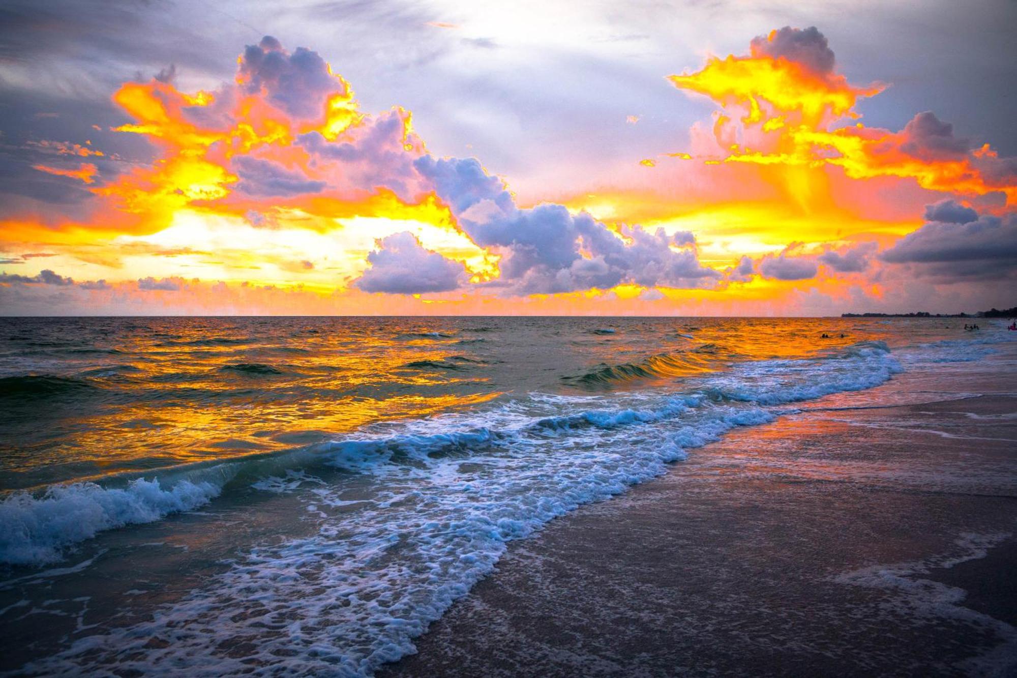 Anna Maria Island Runaway Tropical Dream-One Minute Walk To The Beach-Heated Pool ブレイデントン・ビーチ エクステリア 写真