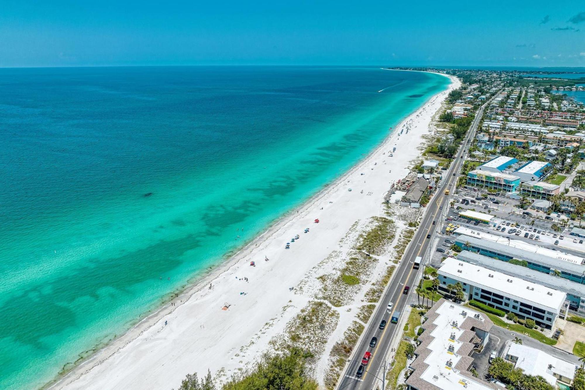 Anna Maria Island Runaway Tropical Dream-One Minute Walk To The Beach-Heated Pool ブレイデントン・ビーチ エクステリア 写真