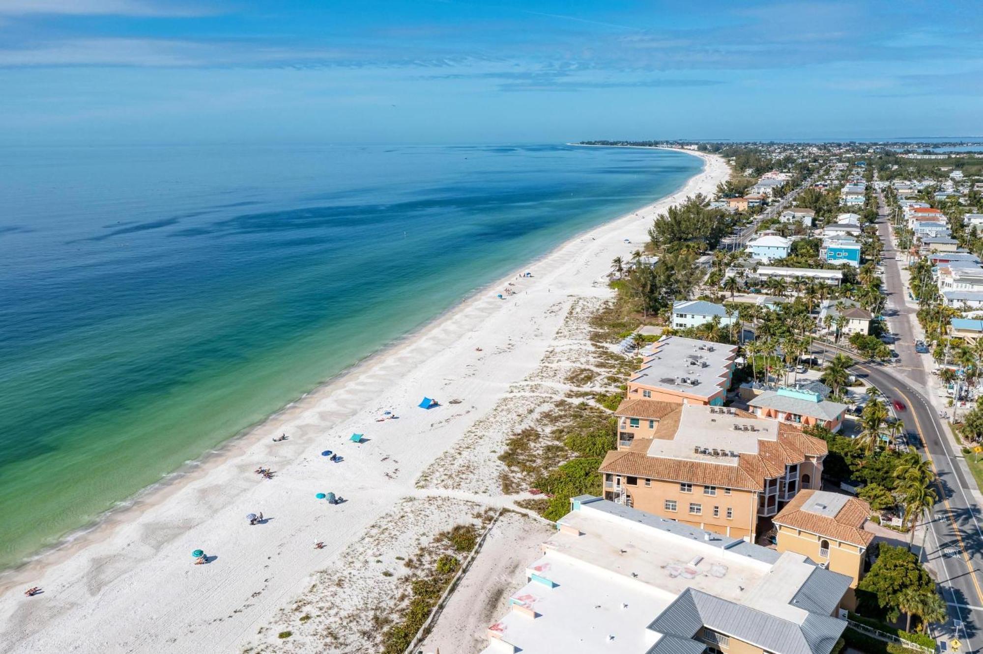 Anna Maria Island Runaway Tropical Dream-One Minute Walk To The Beach-Heated Pool ブレイデントン・ビーチ エクステリア 写真