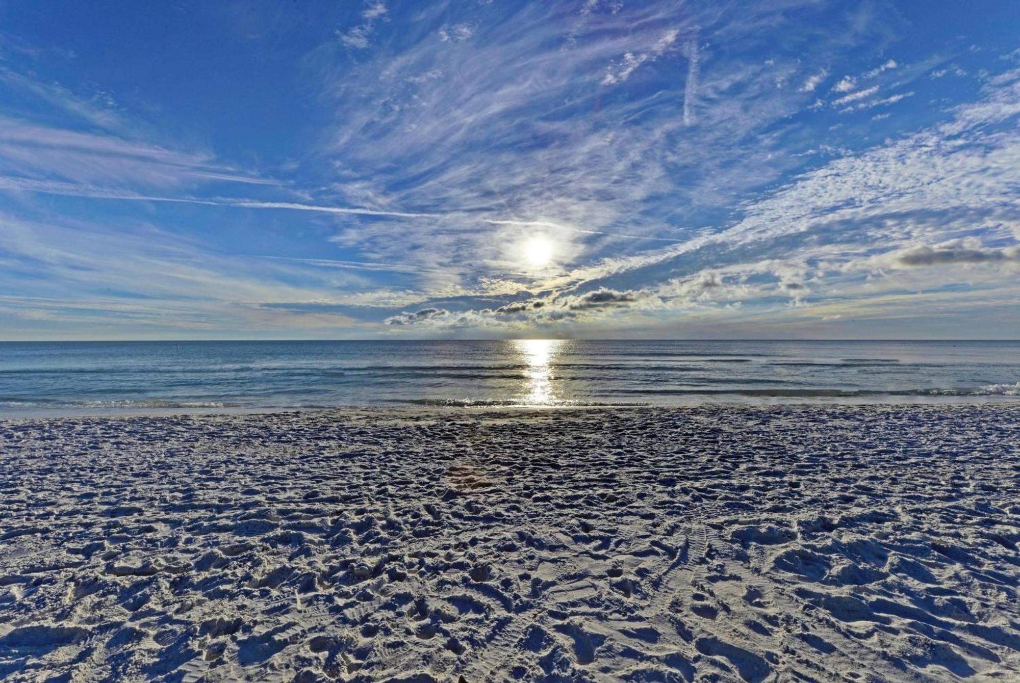 Anna Maria Island Runaway Tropical Dream-One Minute Walk To The Beach-Heated Pool ブレイデントン・ビーチ エクステリア 写真