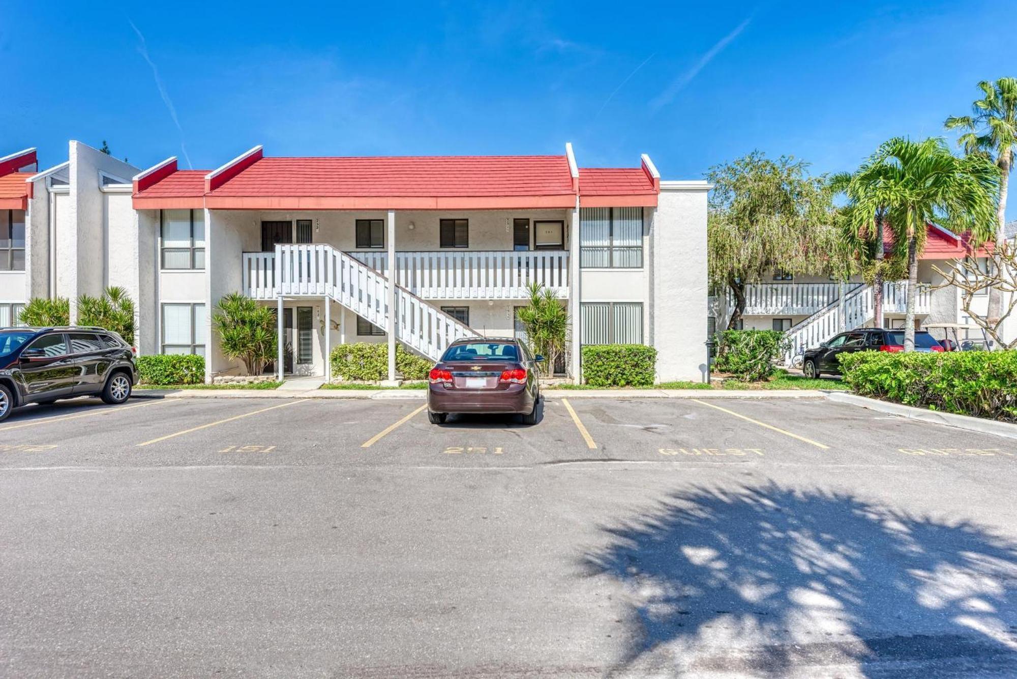 Anna Maria Island Runaway Tropical Dream-One Minute Walk To The Beach-Heated Pool ブレイデントン・ビーチ エクステリア 写真